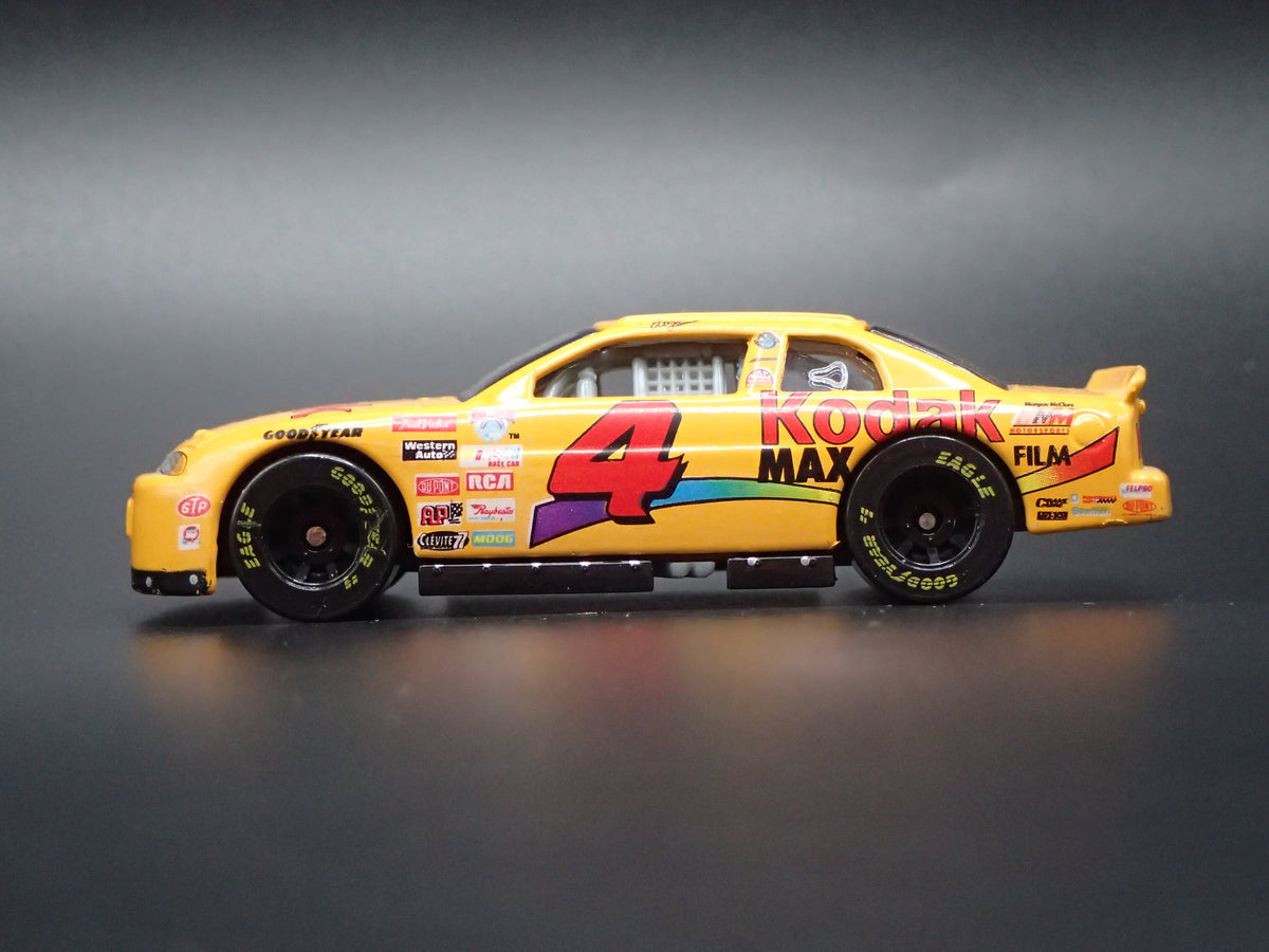 1998 CHEVY CHEVROLET MONTE CARLO 4 STERLING MARLIN NASCAR 1:64 SCALE DIECAST MODEL CAR