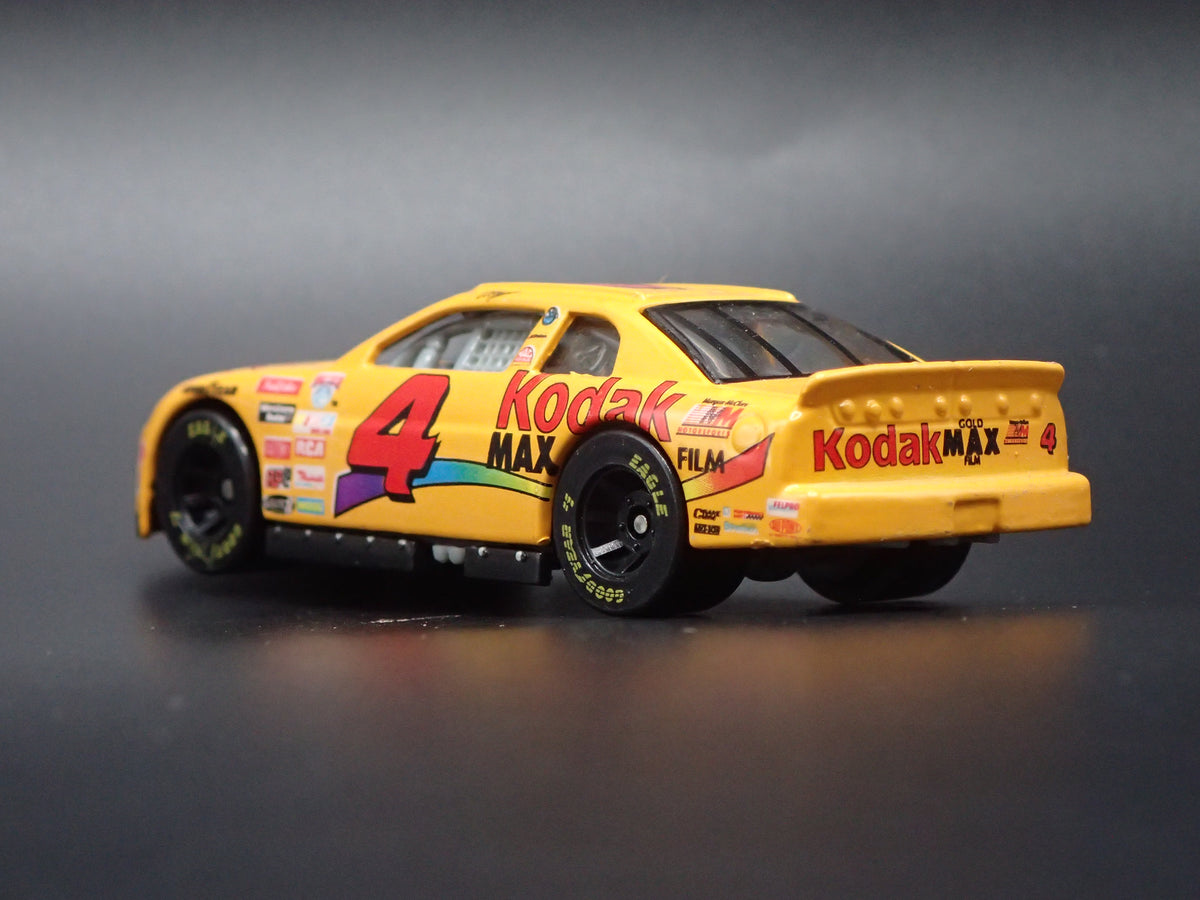 1998 CHEVY CHEVROLET MONTE CARLO 4 STERLING MARLIN NASCAR 1:64 SCALE DIECAST MODEL CAR