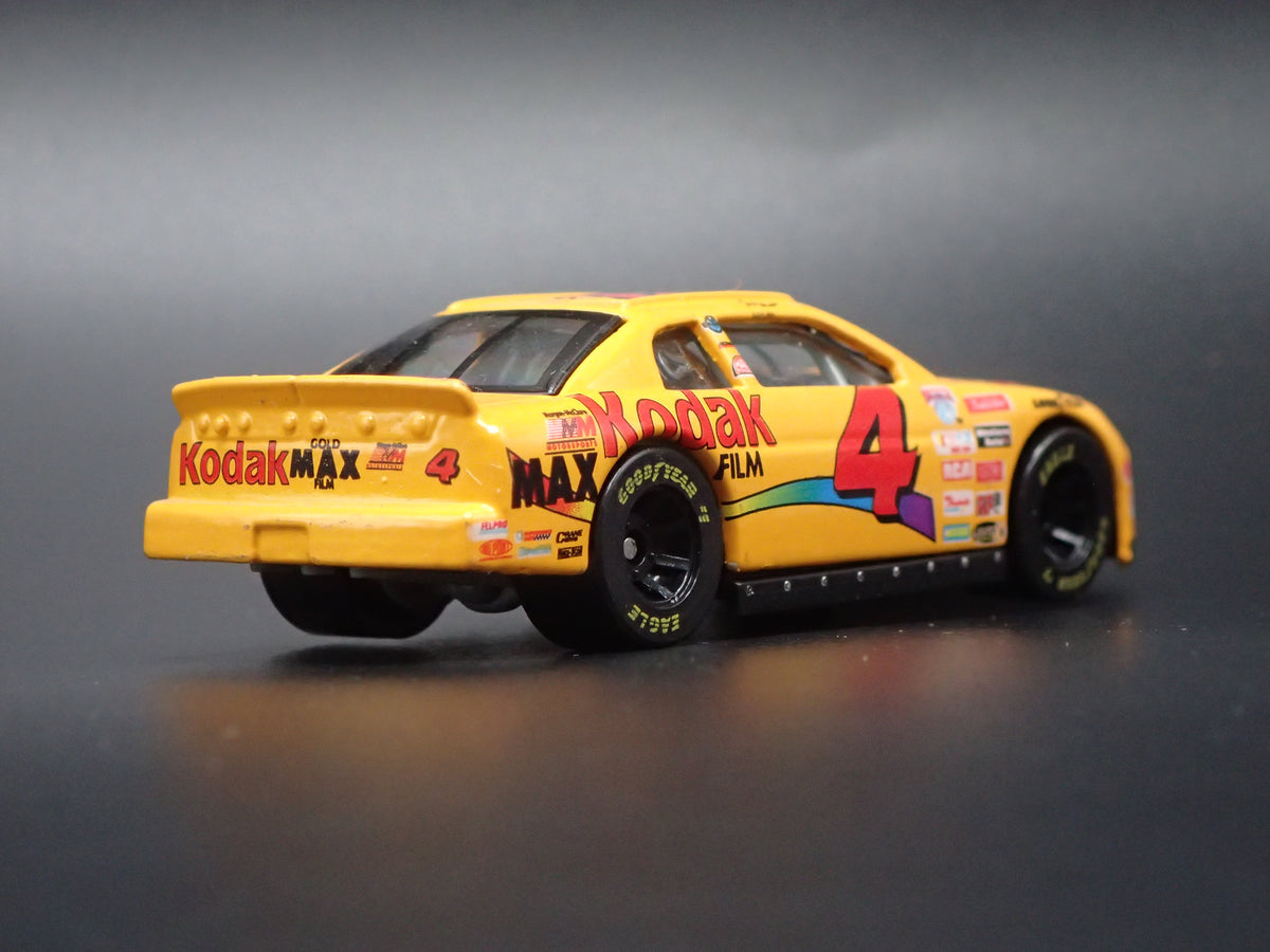 1998 CHEVY CHEVROLET MONTE CARLO 4 STERLING MARLIN NASCAR 1:64 SCALE DIECAST MODEL CAR