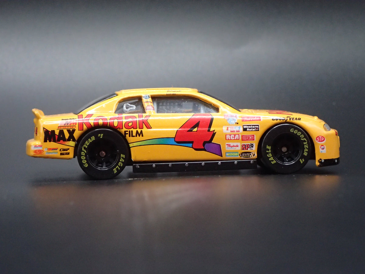 1998 CHEVY CHEVROLET MONTE CARLO 4 STERLING MARLIN NASCAR 1:64 SCALE DIECAST MODEL CAR