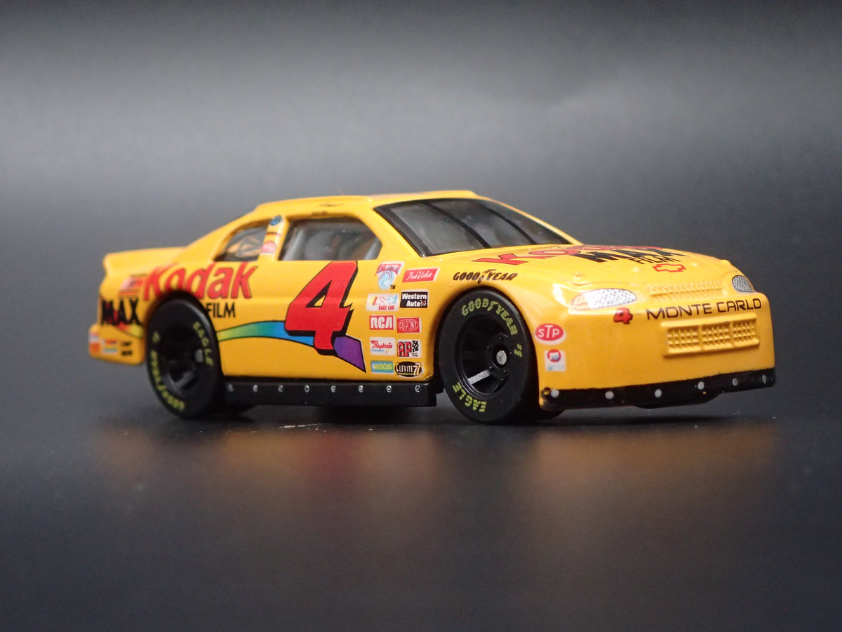 1998 CHEVY CHEVROLET MONTE CARLO 4 STERLING MARLIN NASCAR 1:64 SCALE DIECAST MODEL CAR