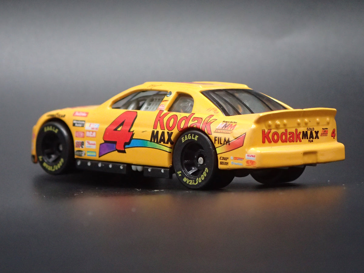 1999 CHEVY CHEVROLET MONTE CARLO 4 STERLING MARLIN NASCAR 1:64 SCALE DIECAST MODEL CAR