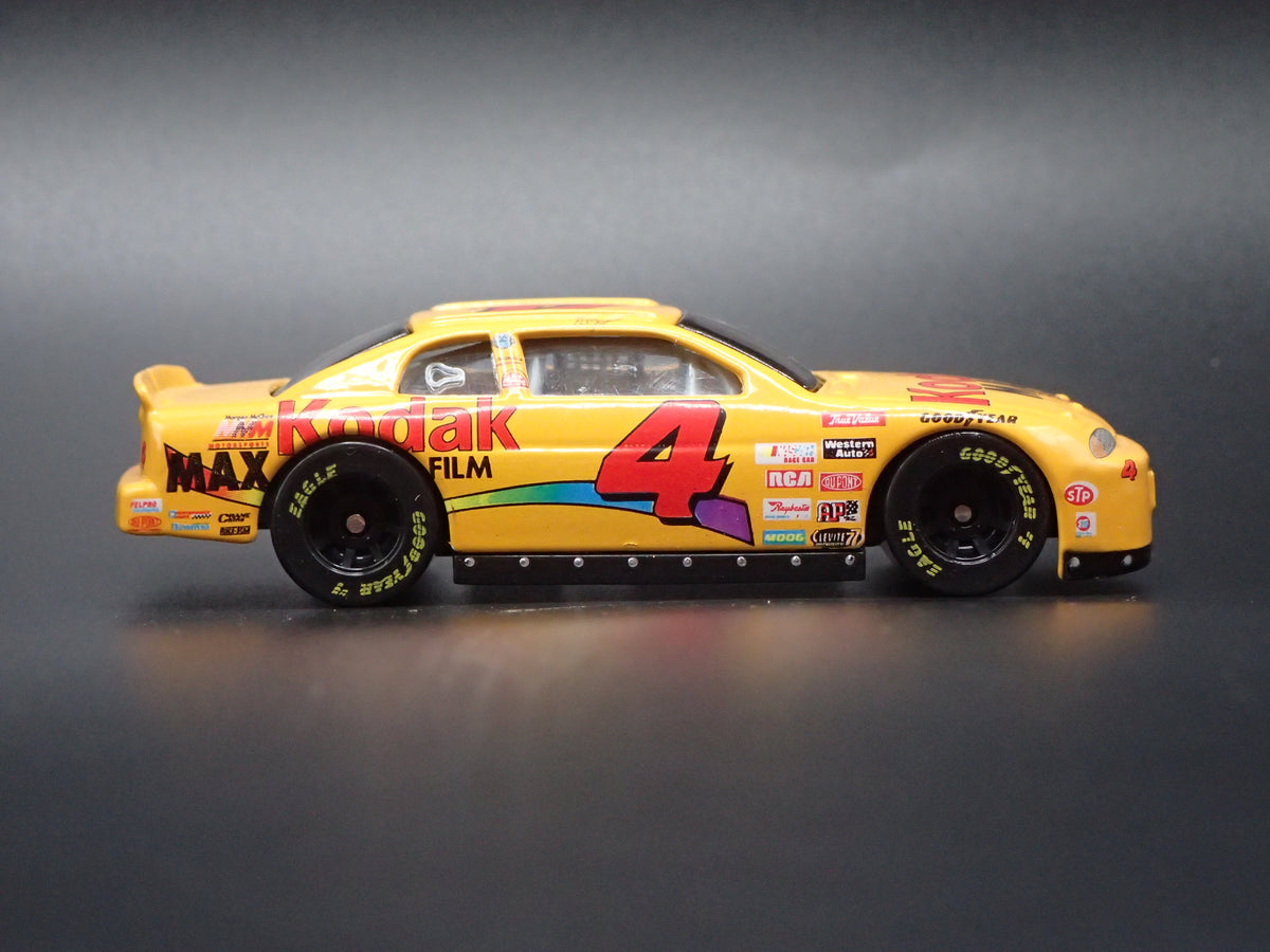 1999 CHEVY CHEVROLET MONTE CARLO 4 STERLING MARLIN NASCAR 1:64 SCALE DIECAST MODEL CAR