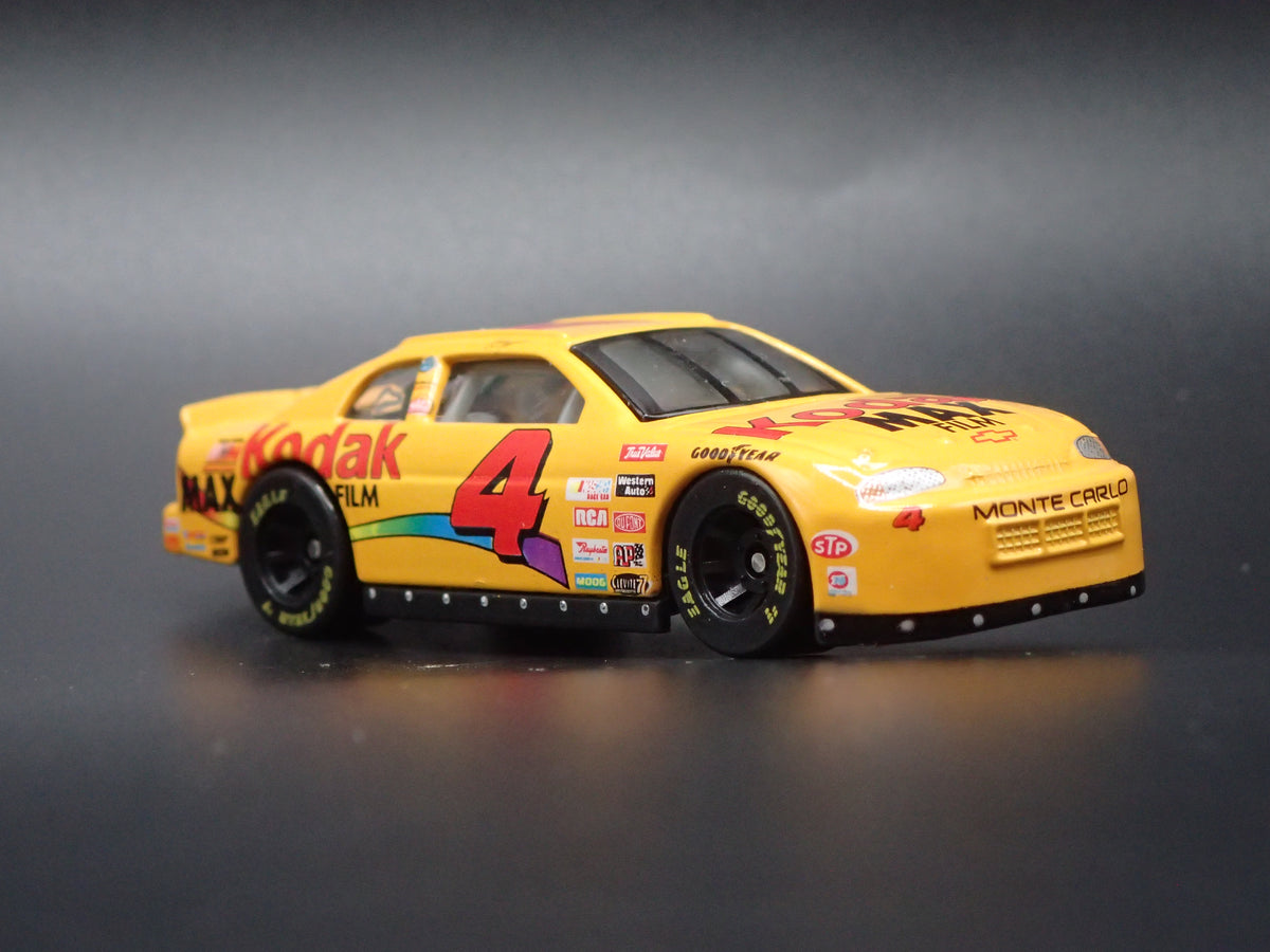 1999 CHEVY CHEVROLET MONTE CARLO 4 STERLING MARLIN NASCAR 1:64 SCALE DIECAST MODEL CAR