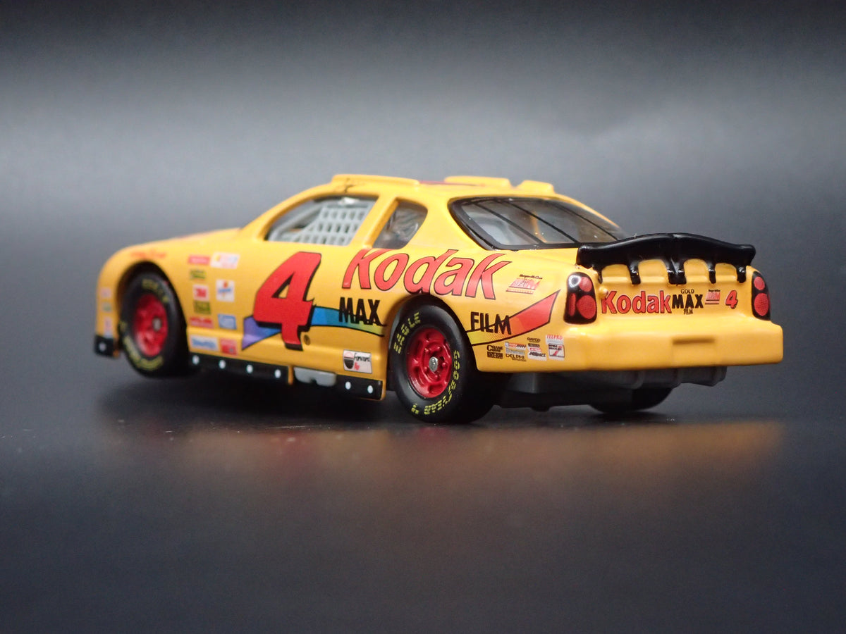 2000 CHEVY CHEVROLET MONTE CARLO 4 STERLING MARLIN NASCAR 1:64 SCALE DIECAST MODEL CAR