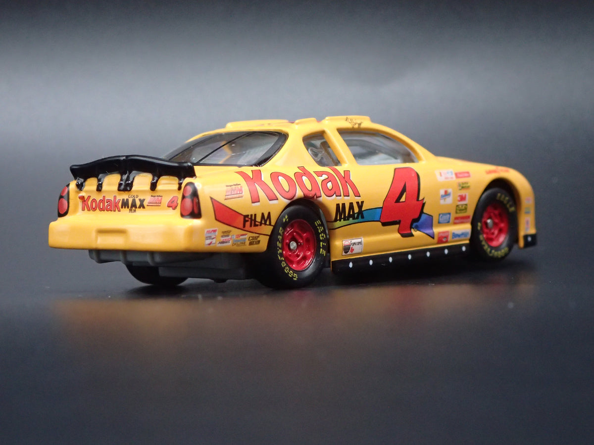 2000 CHEVY CHEVROLET MONTE CARLO 4 STERLING MARLIN NASCAR 1:64 SCALE DIECAST MODEL CAR