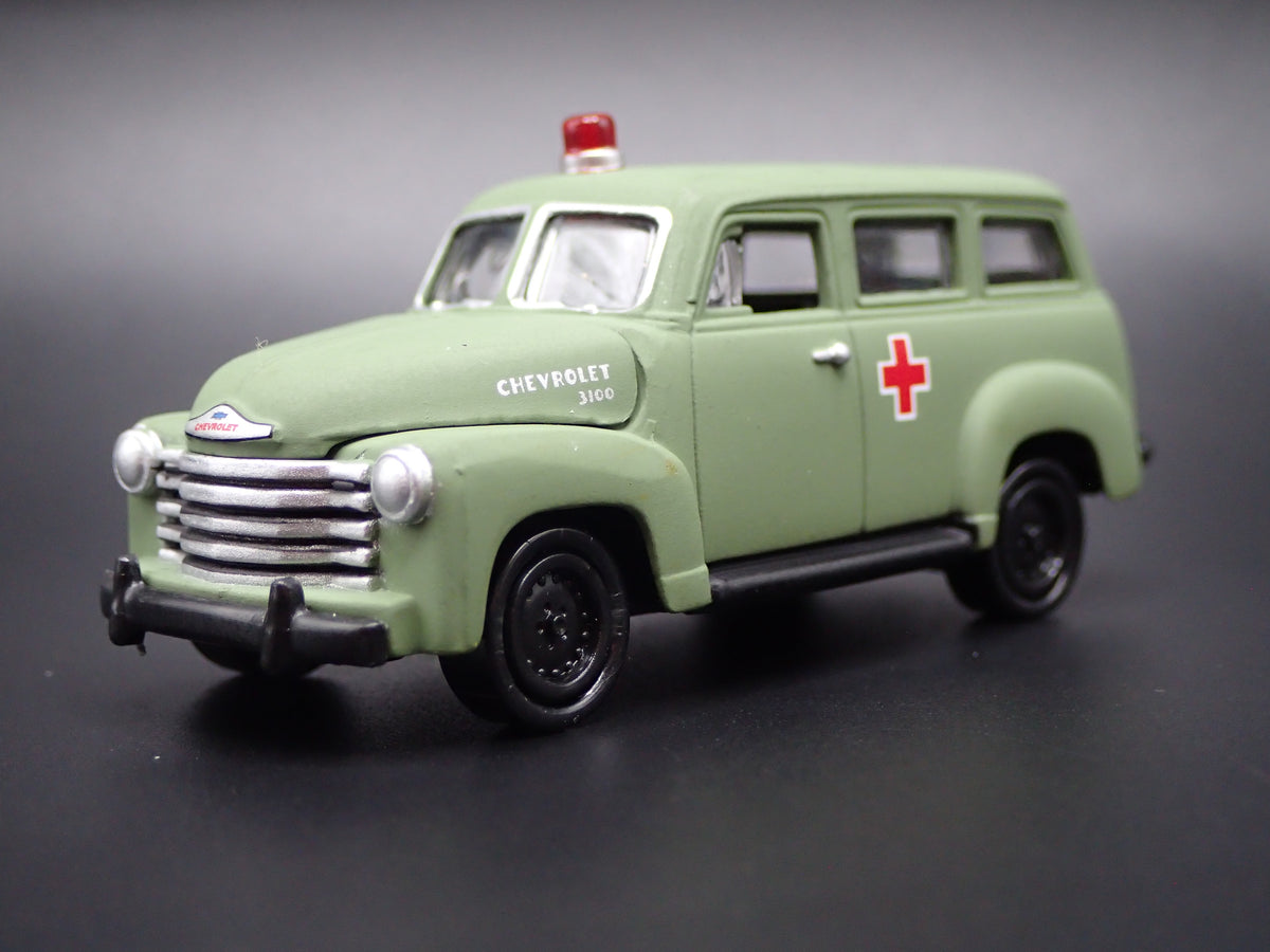 1950 50 CHEVY CHEVROLET SUBURBAN AMBULANCE 1:64 SCALE DIORAMA DIECAST MODEL CAR
