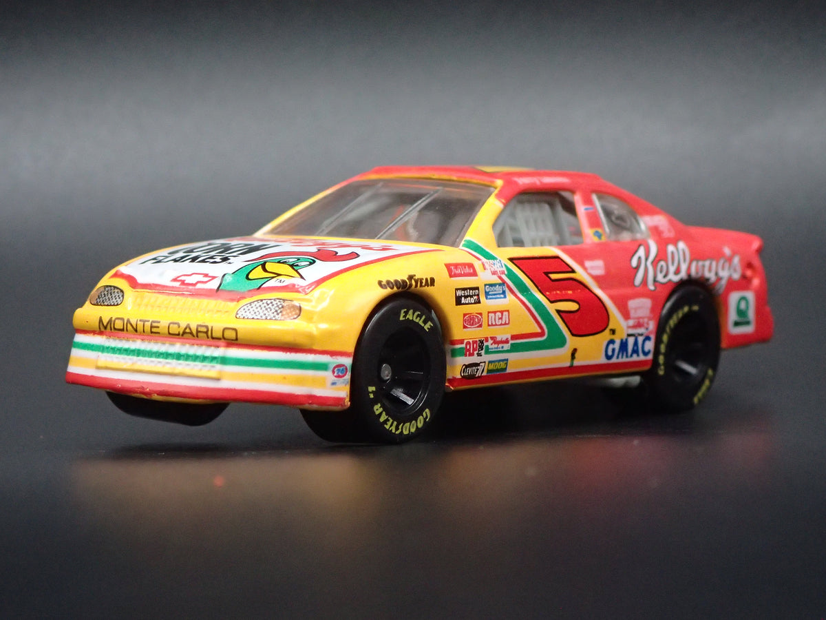 1997 CHEVY CHEVROLET MONTE CARLO 5 TERRY LABONTE NASCAR 1:64 SCALE DIECAST CAR