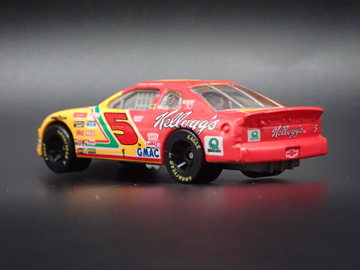 1997 CHEVY CHEVROLET MONTE CARLO 5 TERRY LABONTE NASCAR 1:64 SCALE DIECAST CAR