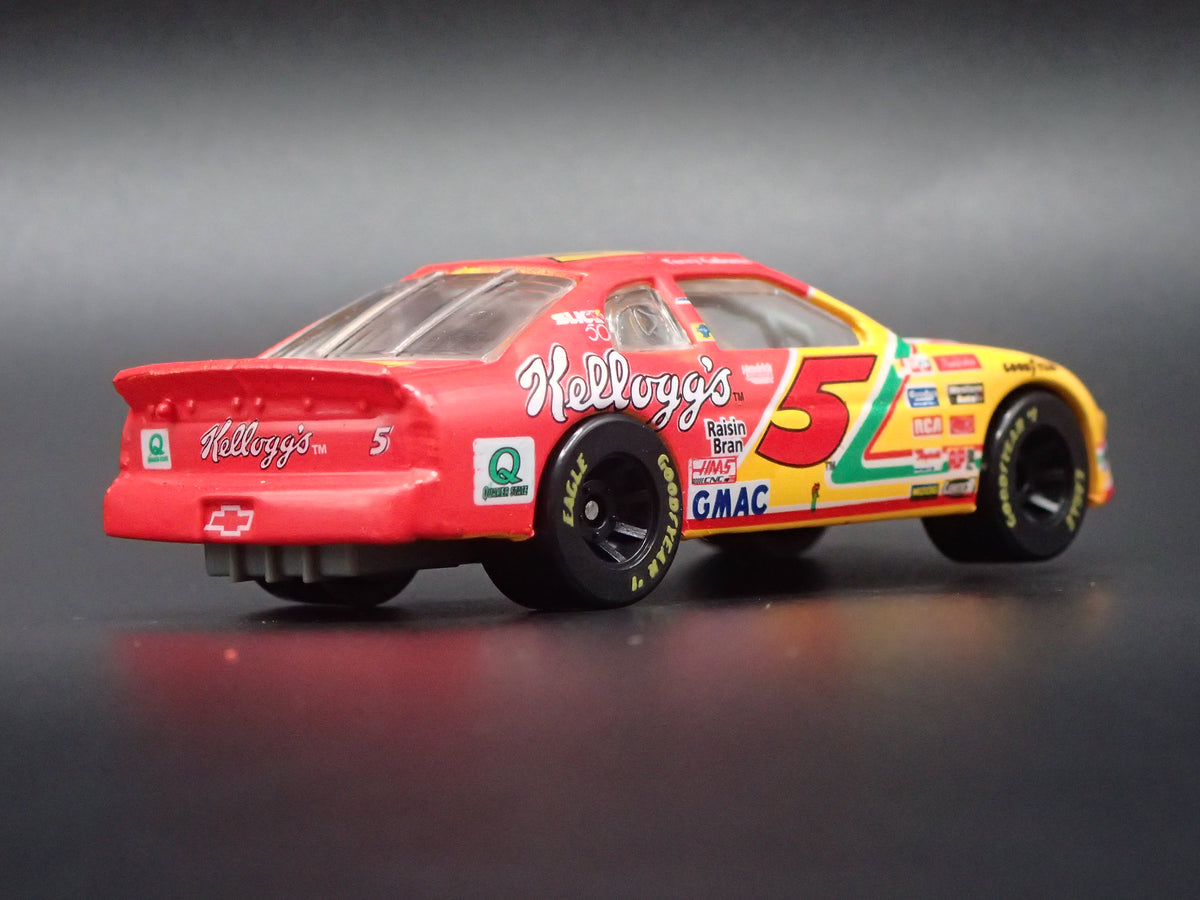 1997 CHEVY CHEVROLET MONTE CARLO 5 TERRY LABONTE NASCAR 1:64 SCALE DIECAST CAR