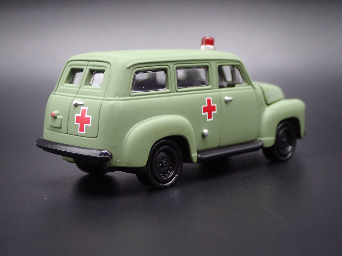 1950 50 CHEVY CHEVROLET SUBURBAN AMBULANCE 1:64 SCALE DIORAMA DIECAST MODEL CAR