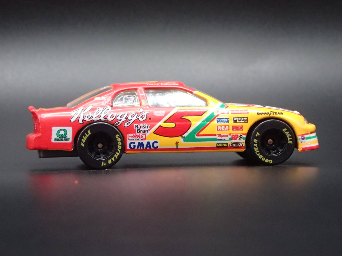 1997 CHEVY CHEVROLET MONTE CARLO 5 TERRY LABONTE NASCAR 1:64 SCALE DIECAST CAR