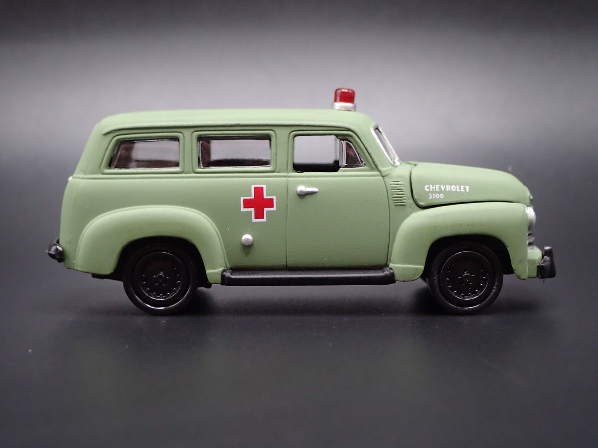 1950 50 CHEVY CHEVROLET SUBURBAN AMBULANCE 1:64 SCALE DIORAMA DIECAST MODEL CAR