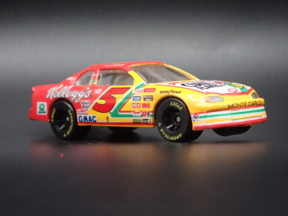 1997 CHEVY CHEVROLET MONTE CARLO 5 TERRY LABONTE NASCAR 1:64 SCALE DIECAST CAR