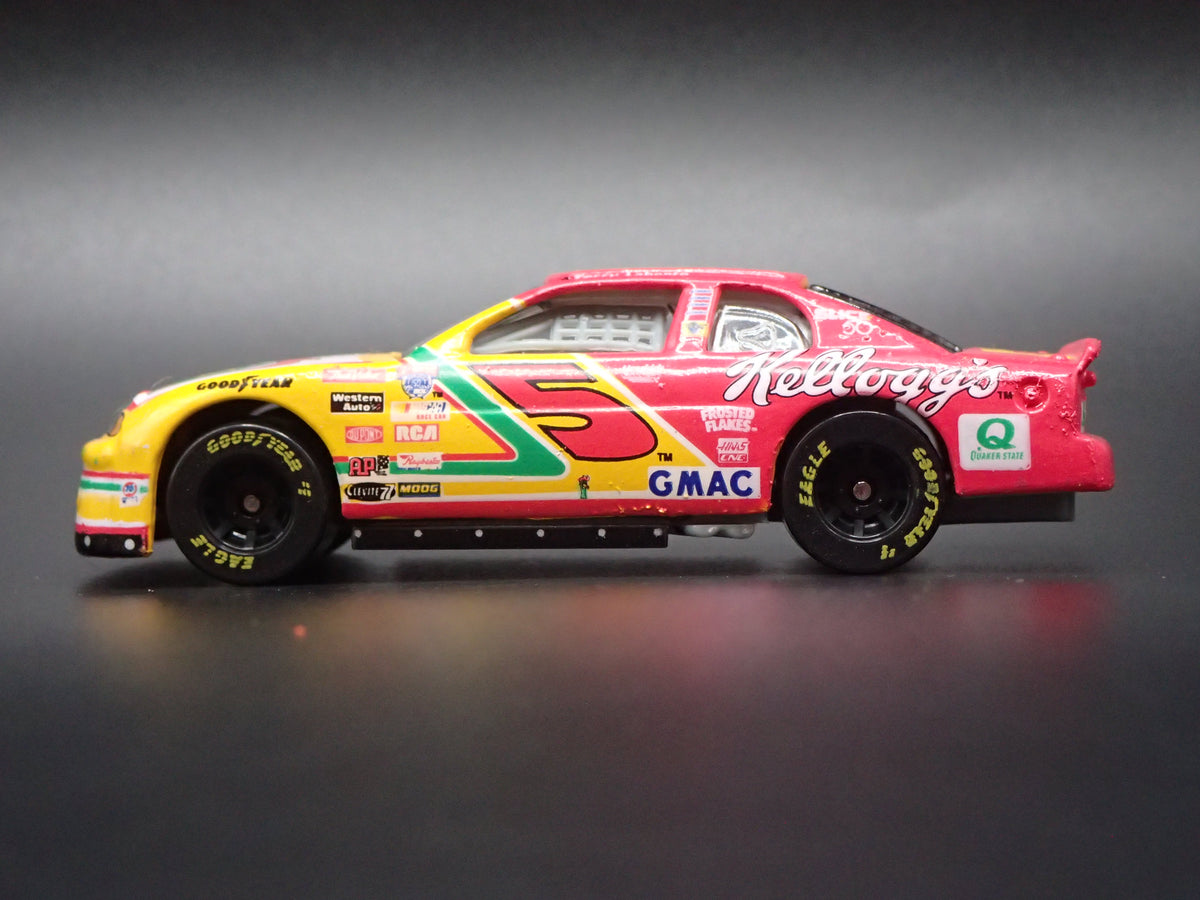 1998 CHEVY CHEVROLET MONTE CARLO 5 TERRY LABONTE NASCAR 1:64 SCALE DIECAST CAR