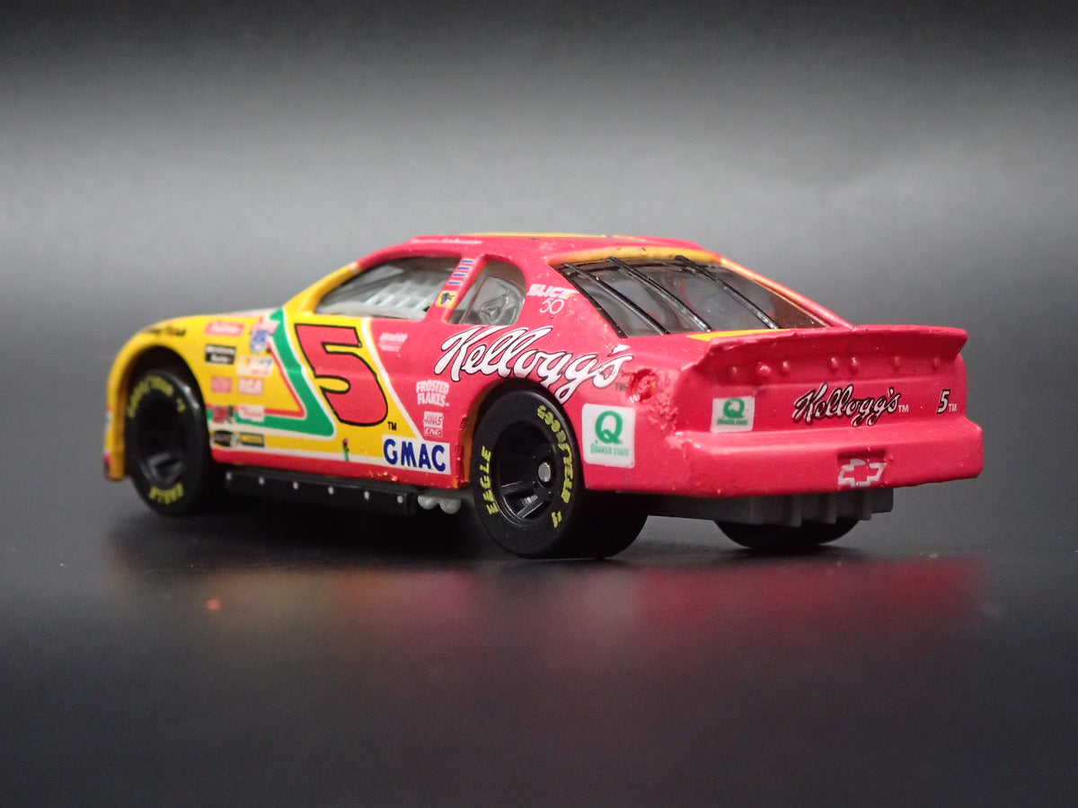 1998 CHEVY CHEVROLET MONTE CARLO 5 TERRY LABONTE NASCAR 1:64 SCALE DIECAST CAR