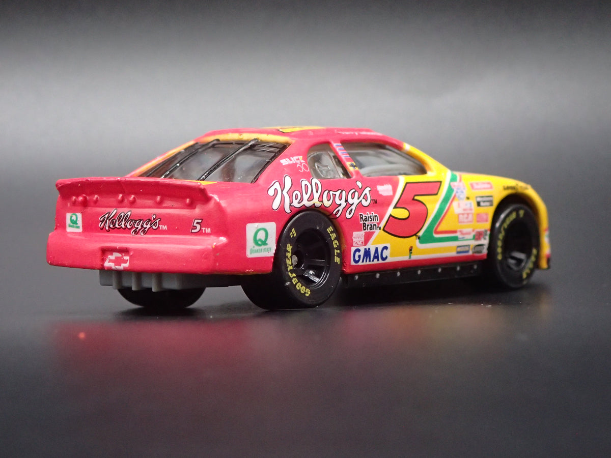 1998 CHEVY CHEVROLET MONTE CARLO 5 TERRY LABONTE NASCAR 1:64 SCALE DIECAST CAR