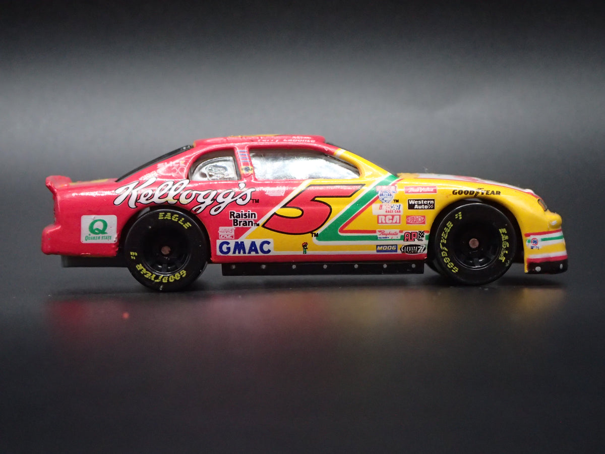 1998 CHEVY CHEVROLET MONTE CARLO 5 TERRY LABONTE NASCAR 1:64 SCALE DIECAST CAR