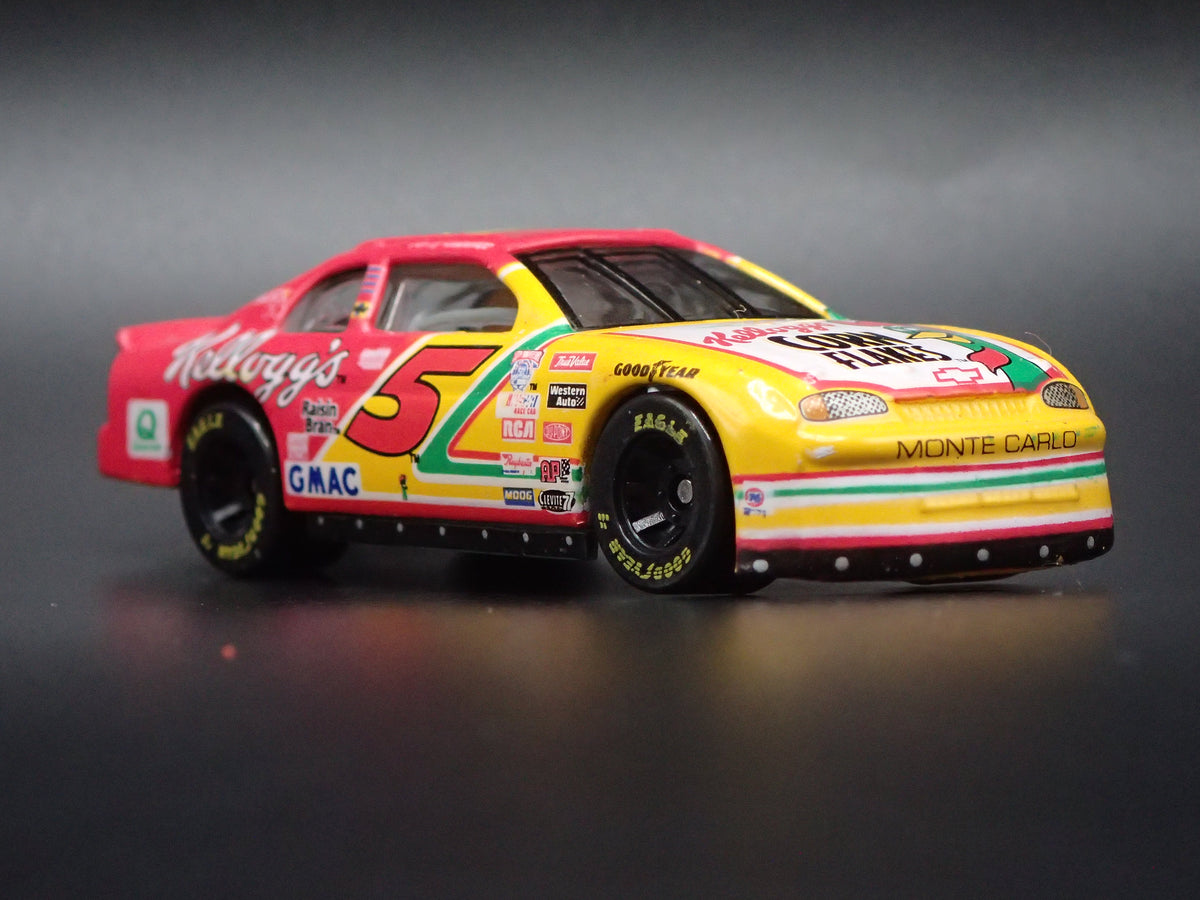 1998 CHEVY CHEVROLET MONTE CARLO 5 TERRY LABONTE NASCAR 1:64 SCALE DIECAST CAR