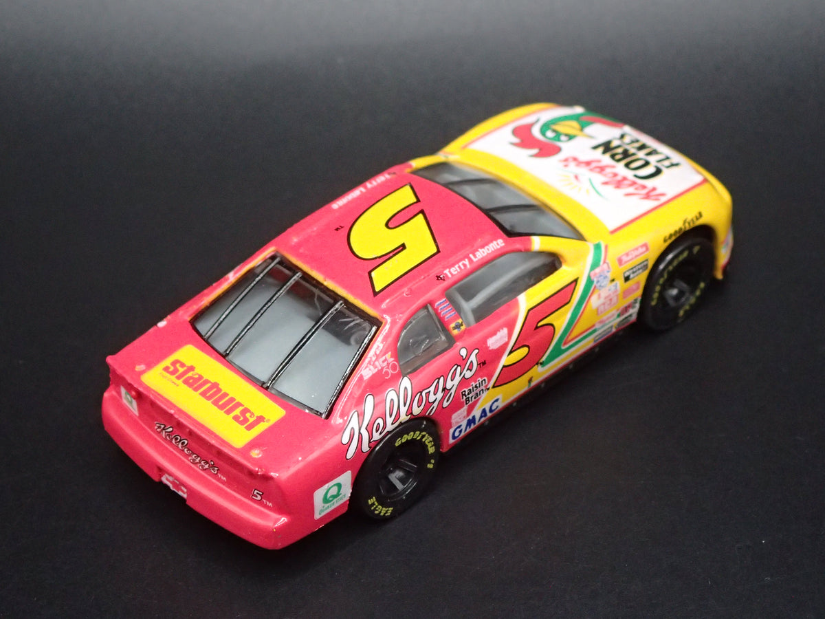 1998 CHEVY CHEVROLET MONTE CARLO 5 TERRY LABONTE NASCAR 1:64 SCALE DIECAST CAR