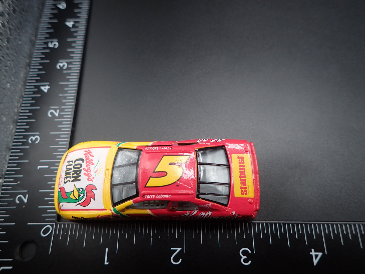 1998 CHEVY CHEVROLET MONTE CARLO 5 TERRY LABONTE NASCAR 1:64 SCALE DIECAST CAR