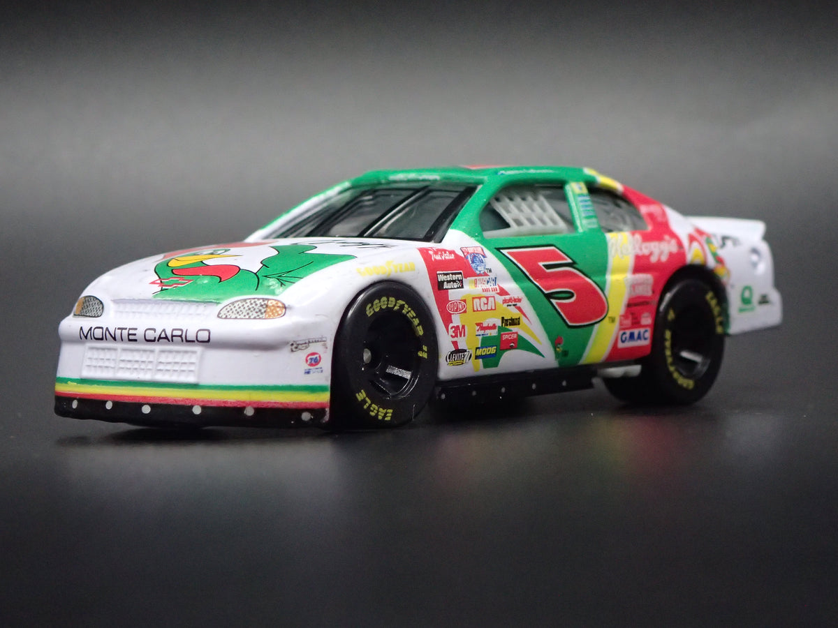 1998 CHEVY CHEVROLET MONTE CARLO 5 TERRY LABONTE NASCAR 1:64 SCALE DIECAST CAR