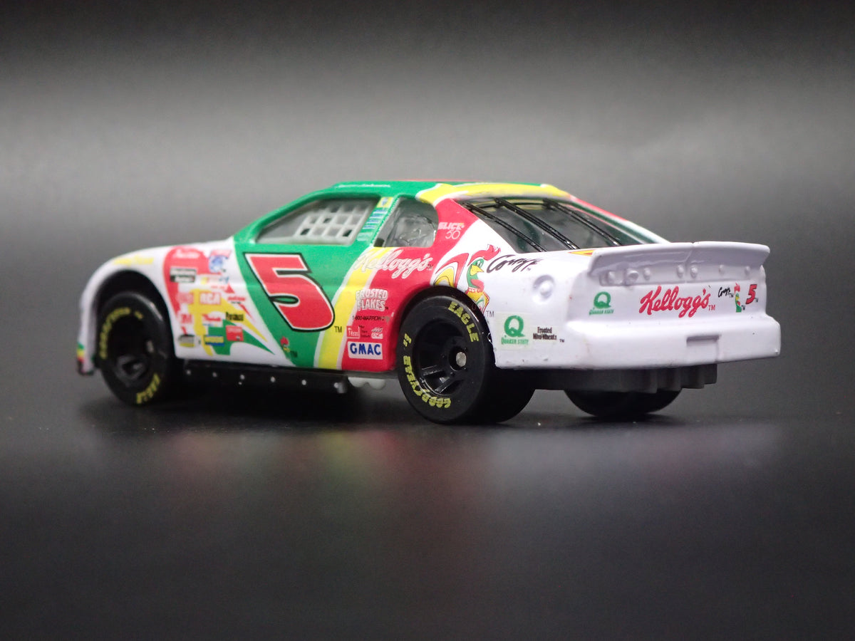 1998 CHEVY CHEVROLET MONTE CARLO 5 TERRY LABONTE NASCAR 1:64 SCALE DIECAST CAR