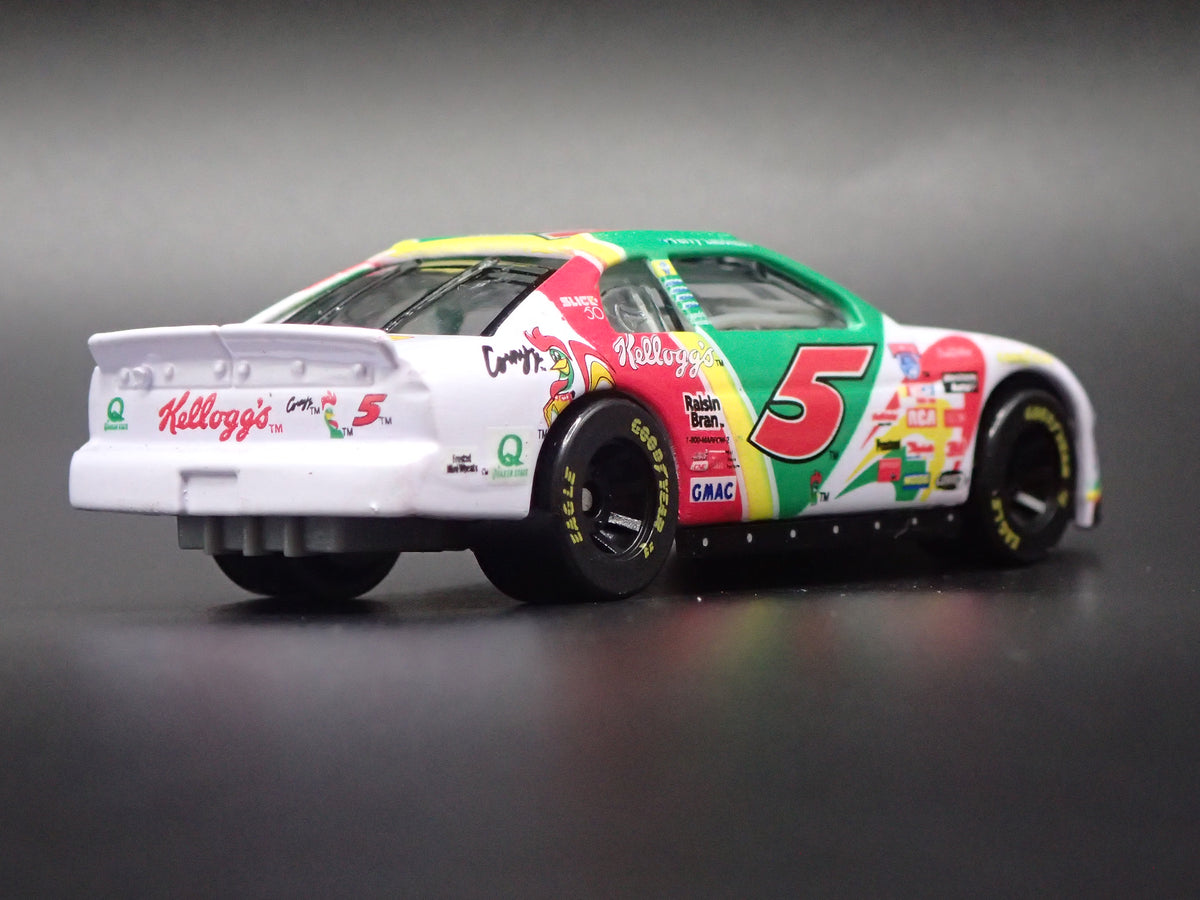 1998 CHEVY CHEVROLET MONTE CARLO 5 TERRY LABONTE NASCAR 1:64 SCALE DIECAST CAR