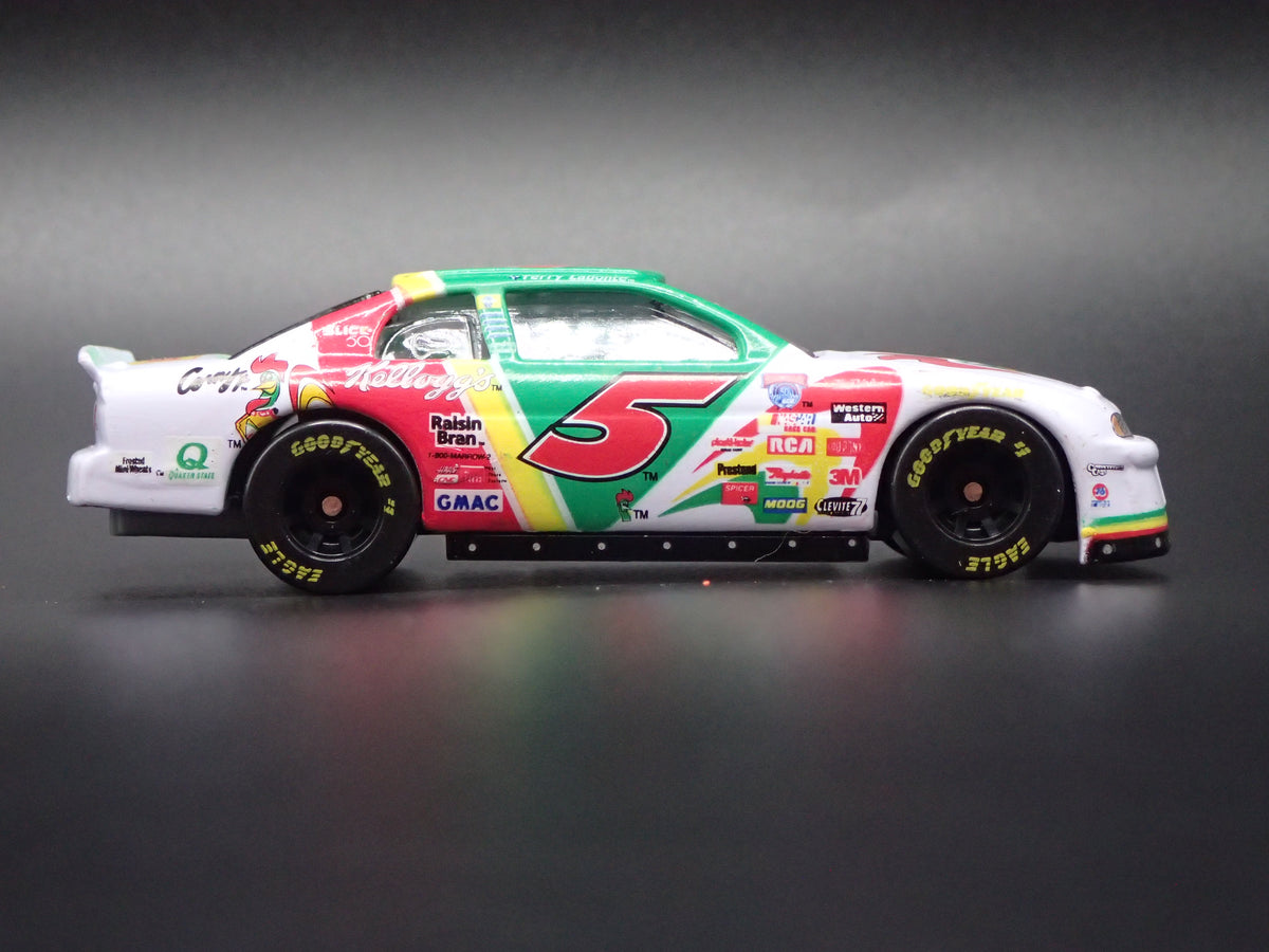 1998 CHEVY CHEVROLET MONTE CARLO 5 TERRY LABONTE NASCAR 1:64 SCALE DIECAST CAR