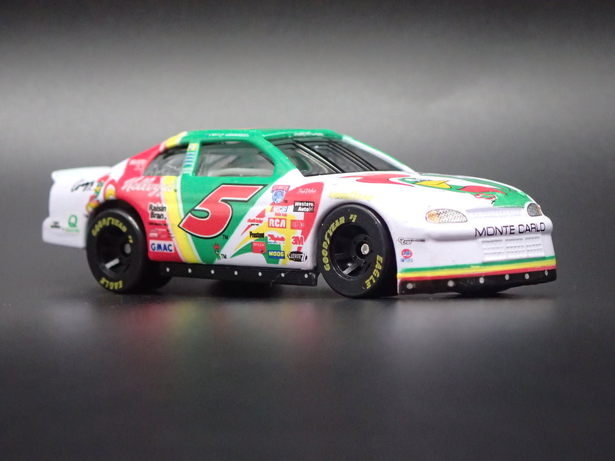 1998 CHEVY CHEVROLET MONTE CARLO 5 TERRY LABONTE NASCAR 1:64 SCALE DIECAST CAR