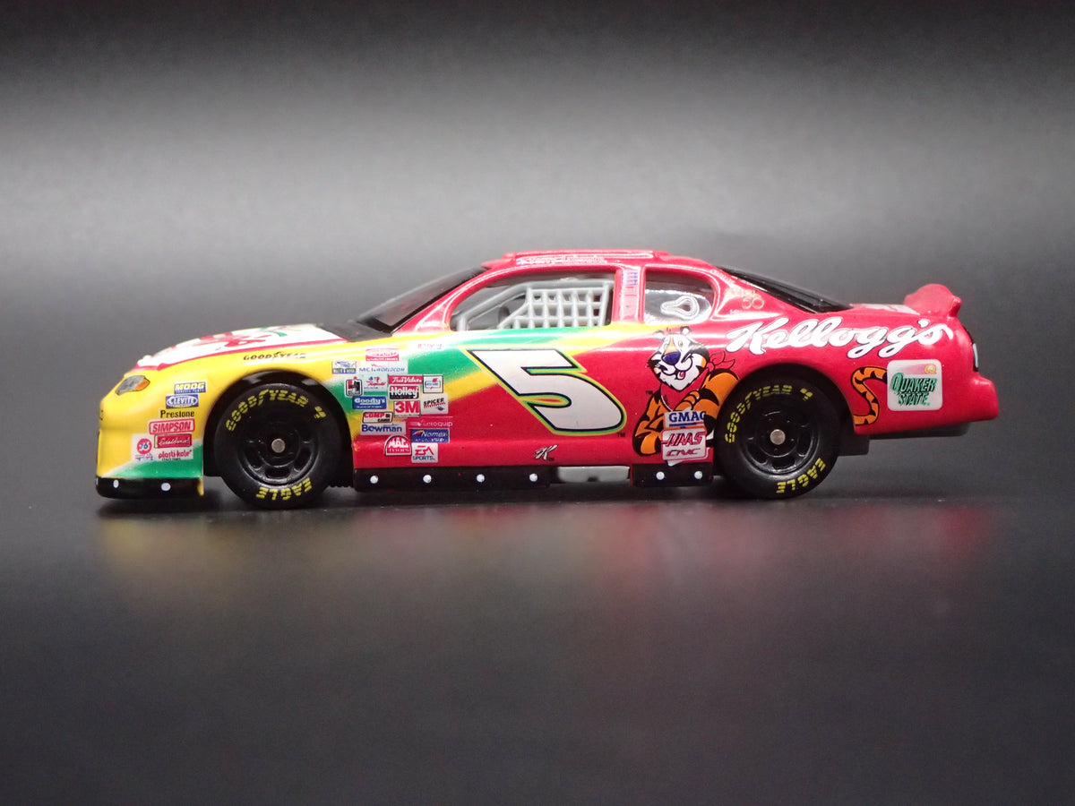 2000 CHEVY CHEVROLET MONTE CARLO 5 TERRY LABONTE NASCAR 1:64 SCALE DIECAST CAR