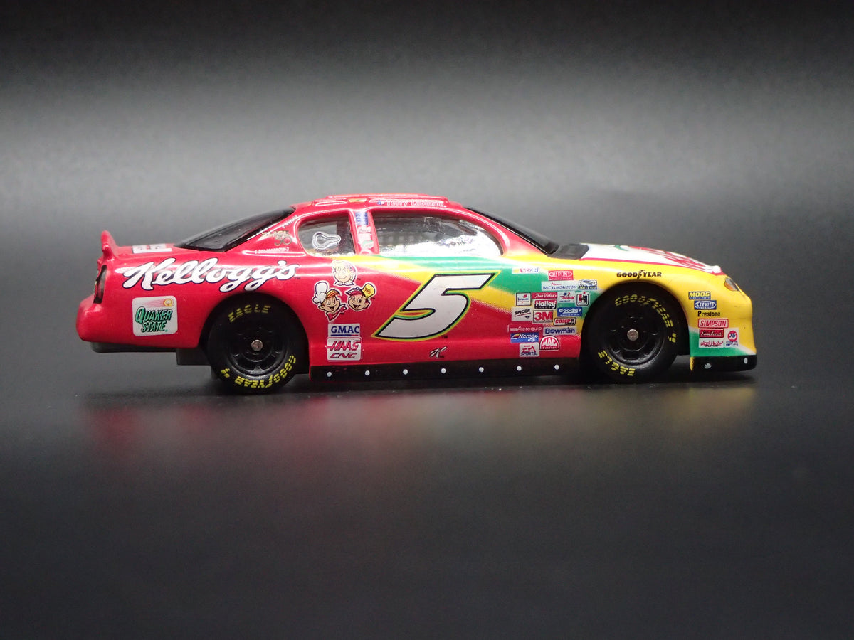 2000 CHEVY CHEVROLET MONTE CARLO 5 TERRY LABONTE NASCAR 1:64 SCALE DIECAST CAR