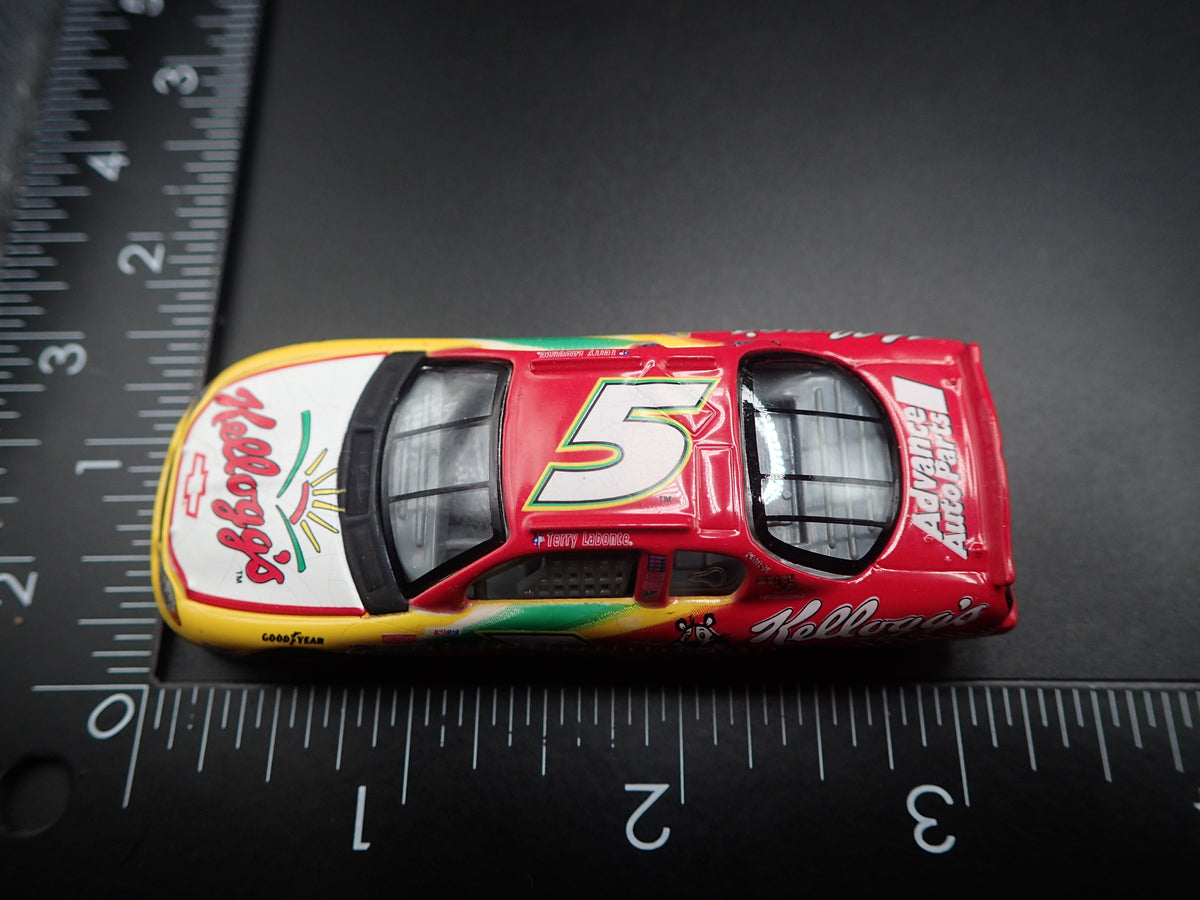 2000 CHEVY CHEVROLET MONTE CARLO 5 TERRY LABONTE NASCAR 1:64 SCALE DIECAST CAR