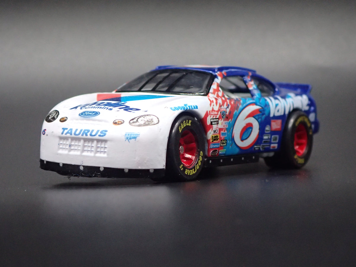 1998 98 FORD TAURUS 6 MARK MARTIN NASCAR 1/64 SCALE DIECAST MODEL CAR