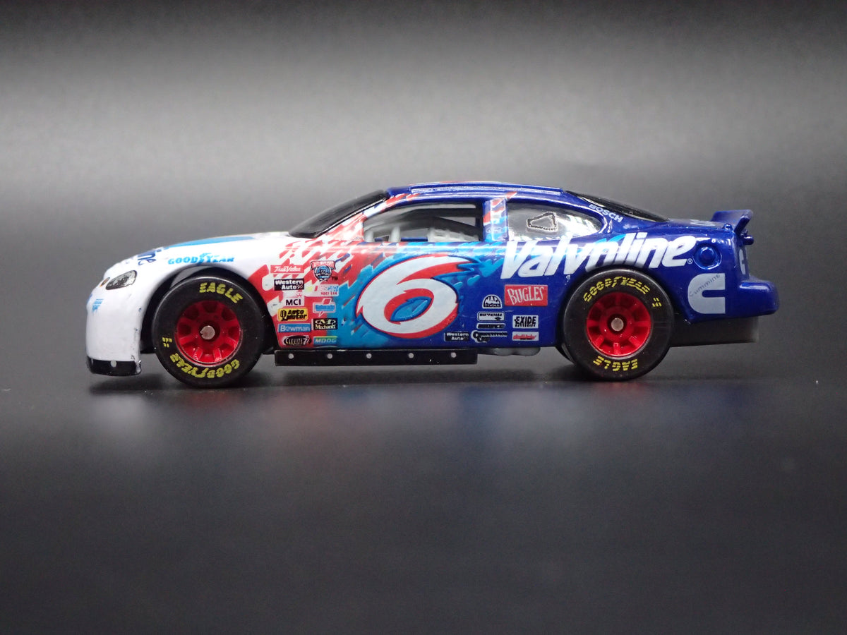 1998 98 FORD TAURUS 6 MARK MARTIN NASCAR 1/64 SCALE DIECAST MODEL CAR