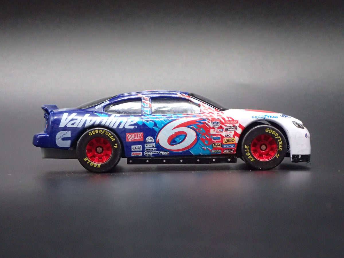 1998 98 FORD TAURUS 6 MARK MARTIN NASCAR 1/64 SCALE DIECAST MODEL CAR