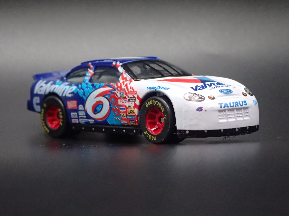 1998 98 FORD TAURUS 6 MARK MARTIN NASCAR 1/64 SCALE DIECAST MODEL CAR