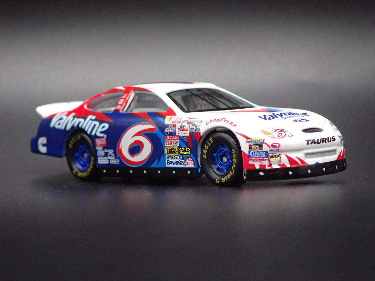 2000 00 FORD TAURUS 6 MARK MARTIN NASCAR 1/64 SCALE DIECAST MODEL CAR