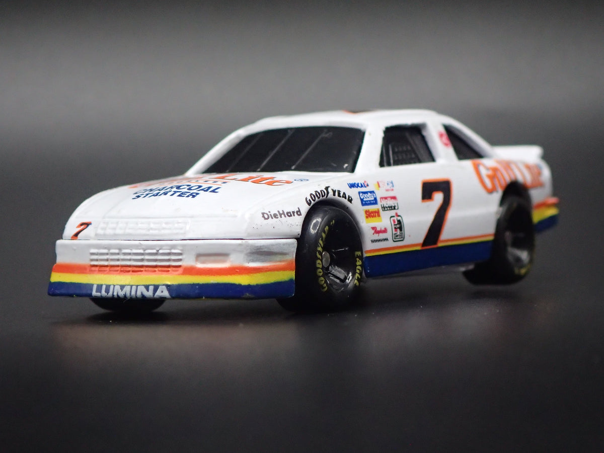 1993 CHEVY LUMINA #7 HARRY GANT GULF LITE NASCAR 1:64 SCALE DIECAST MODEL CAR
