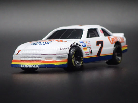 1993 CHEVY LUMINA #7 HARRY GANT GULF LITE NASCAR 1:64 SCALE DIECAST MODEL CAR