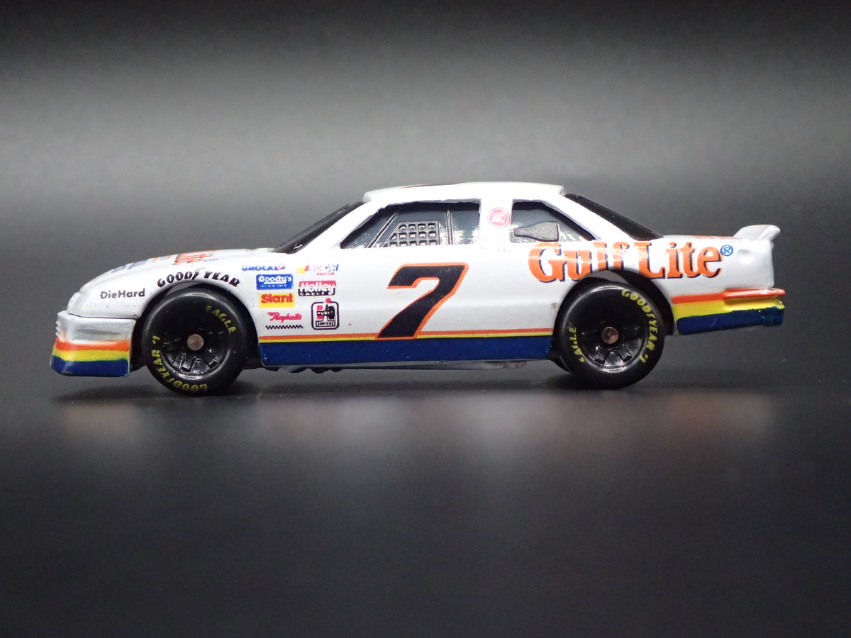 1993 CHEVY LUMINA #7 HARRY GANT GULF LITE NASCAR 1:64 SCALE DIECAST MODEL CAR
