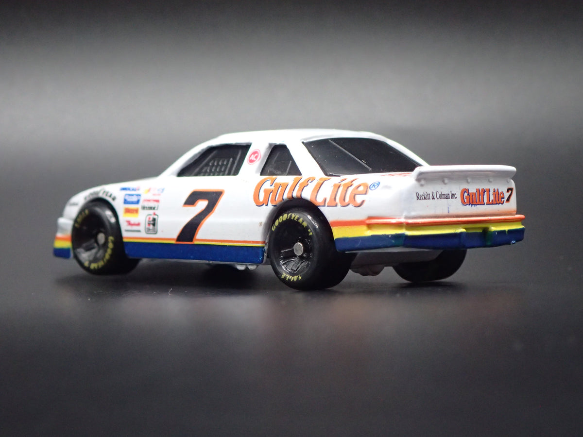 1993 CHEVY LUMINA #7 HARRY GANT GULF LITE NASCAR 1:64 SCALE DIECAST MODEL CAR