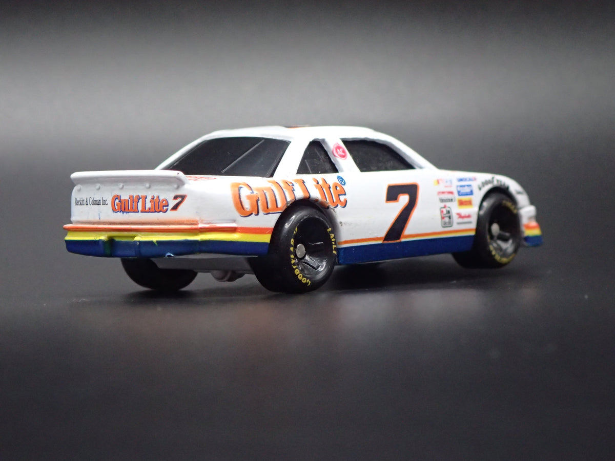 1993 CHEVY LUMINA #7 HARRY GANT GULF LITE NASCAR 1:64 SCALE DIECAST MODEL CAR