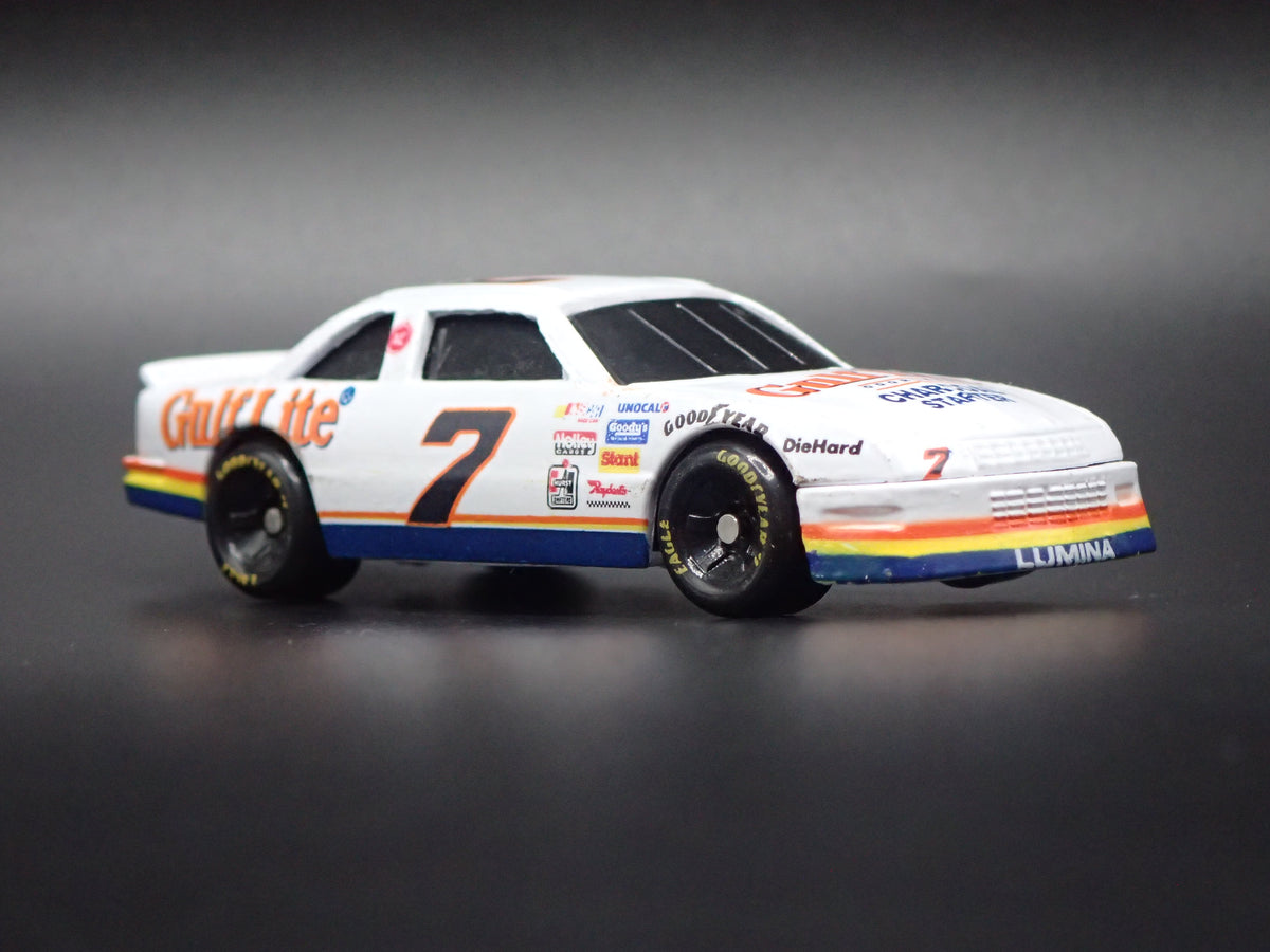 1993 CHEVY LUMINA #7 HARRY GANT GULF LITE NASCAR 1:64 SCALE DIECAST MODEL CAR