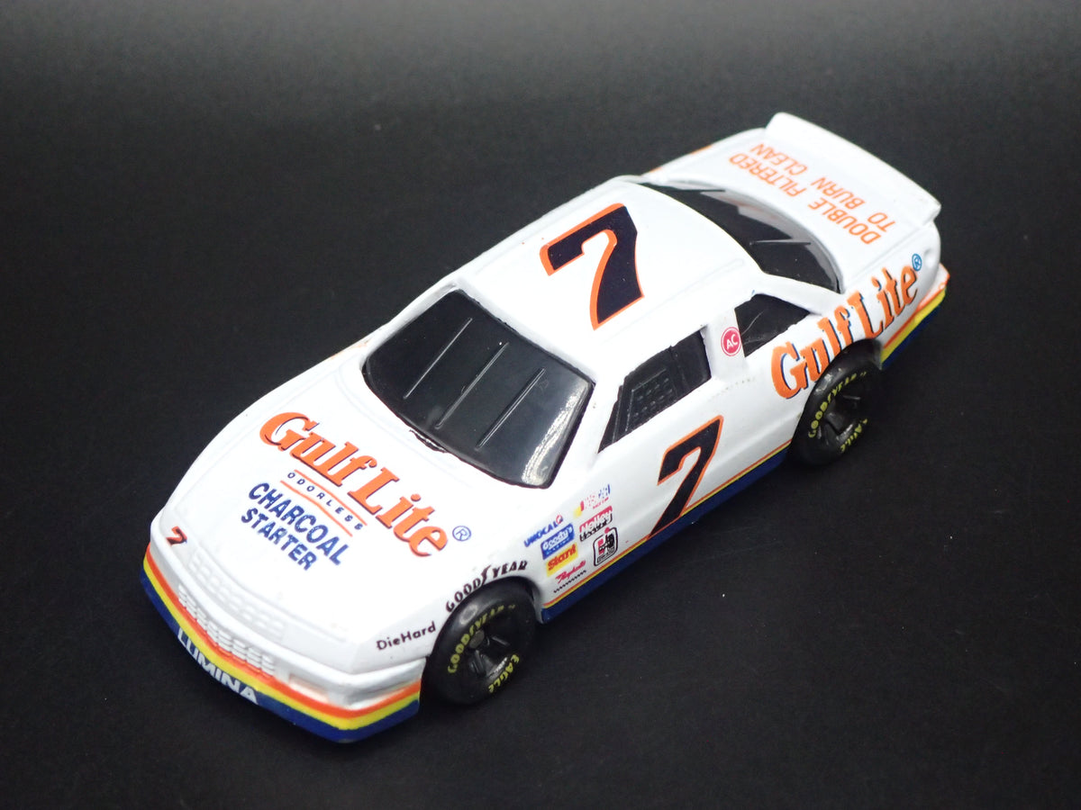 1993 CHEVY LUMINA #7 HARRY GANT GULF LITE NASCAR 1:64 SCALE DIECAST MODEL CAR