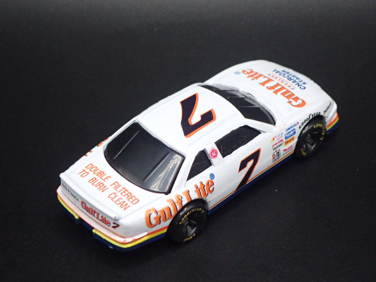1993 CHEVY LUMINA #7 HARRY GANT GULF LITE NASCAR 1:64 SCALE DIECAST MODEL CAR