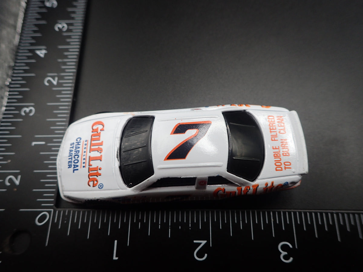 1993 CHEVY LUMINA #7 HARRY GANT GULF LITE NASCAR 1:64 SCALE DIECAST MODEL CAR