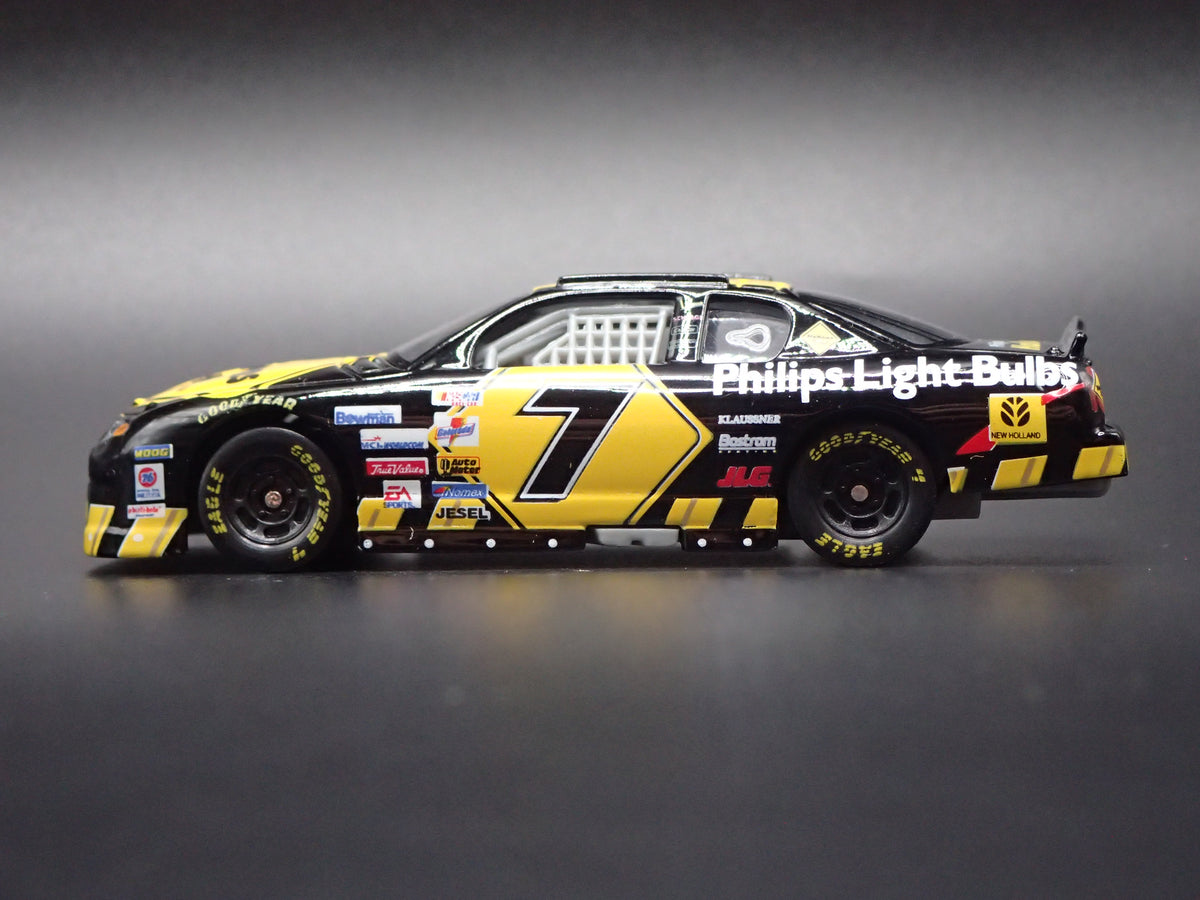 2000 CHEVY CHEVROLET MONTE CARLO 7 MICHAEL WALTRIP NASCAR 1:64 SCALE DIECAST CAR