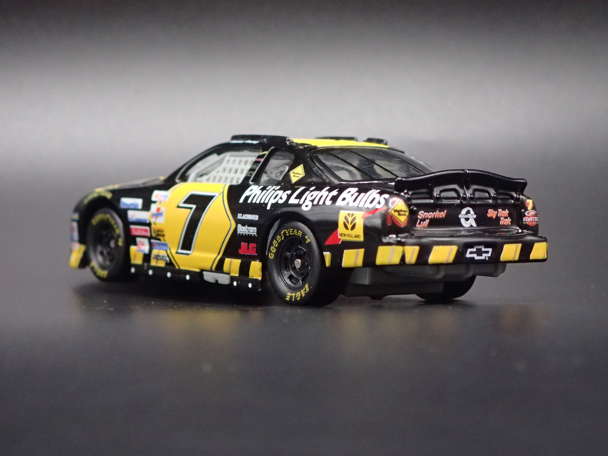 2000 CHEVY CHEVROLET MONTE CARLO 7 MICHAEL WALTRIP NASCAR 1:64 SCALE DIECAST CAR
