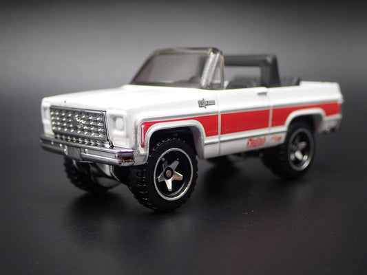 1975 75 CHEVY CHEVROLET BLAZER CUSTOM 4X4 WHITE 1/64 SCALE DIECAST MODEL CAR